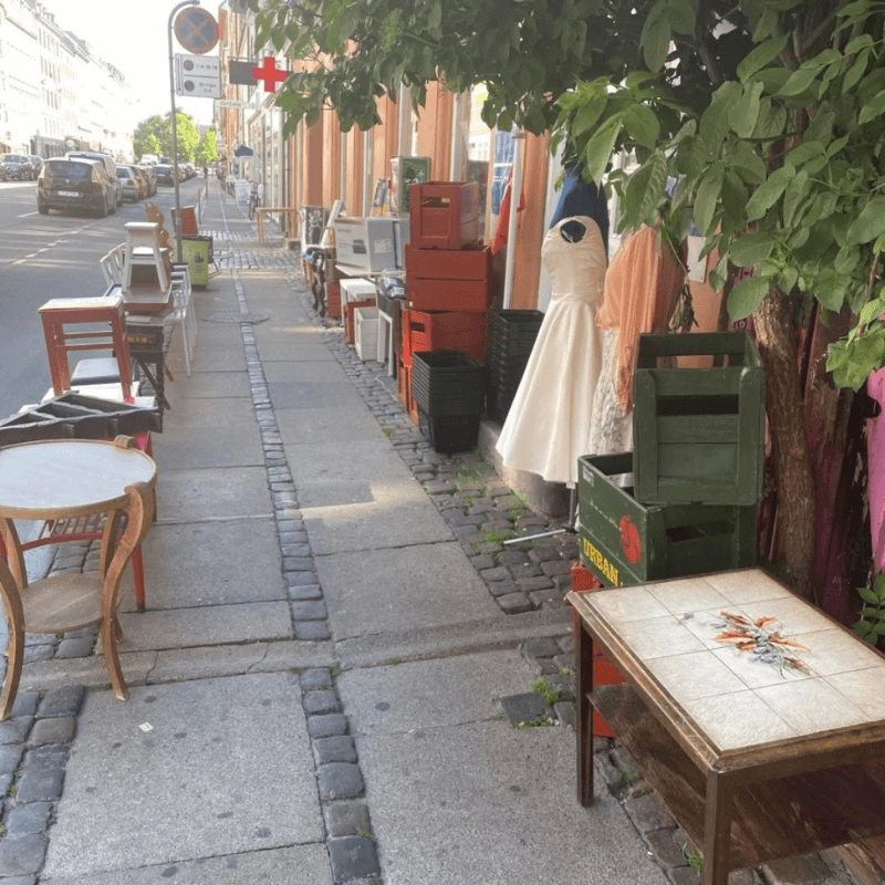 Fortov foran en af Røde Kors Hovedstadens genbrugsbutikker