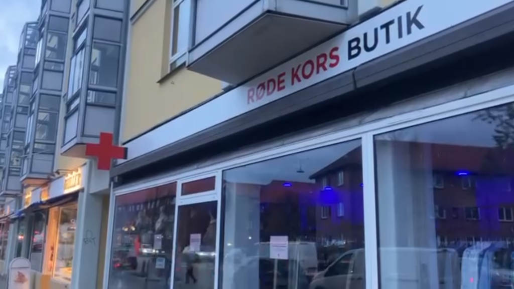 Røde Kors Megastore Frederikssundsvej: Web-shop er den nye måde at sælge genbrug på.