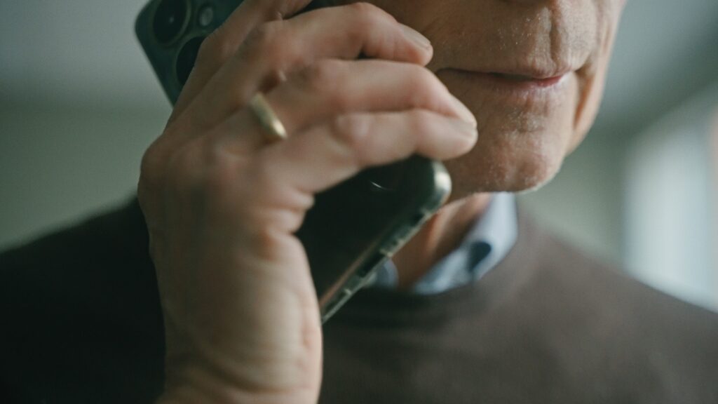 Tryghedsopkald: Har du 10 minutter om dagen til at skabe 24 timers tryghed for enlige ældre?