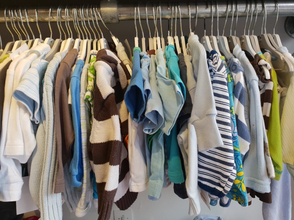 Røde Kors Megastore Frederikssundsvej: Bliv aktiv frivillig i Brønshøjs hyggeligste genbrugsbutik!